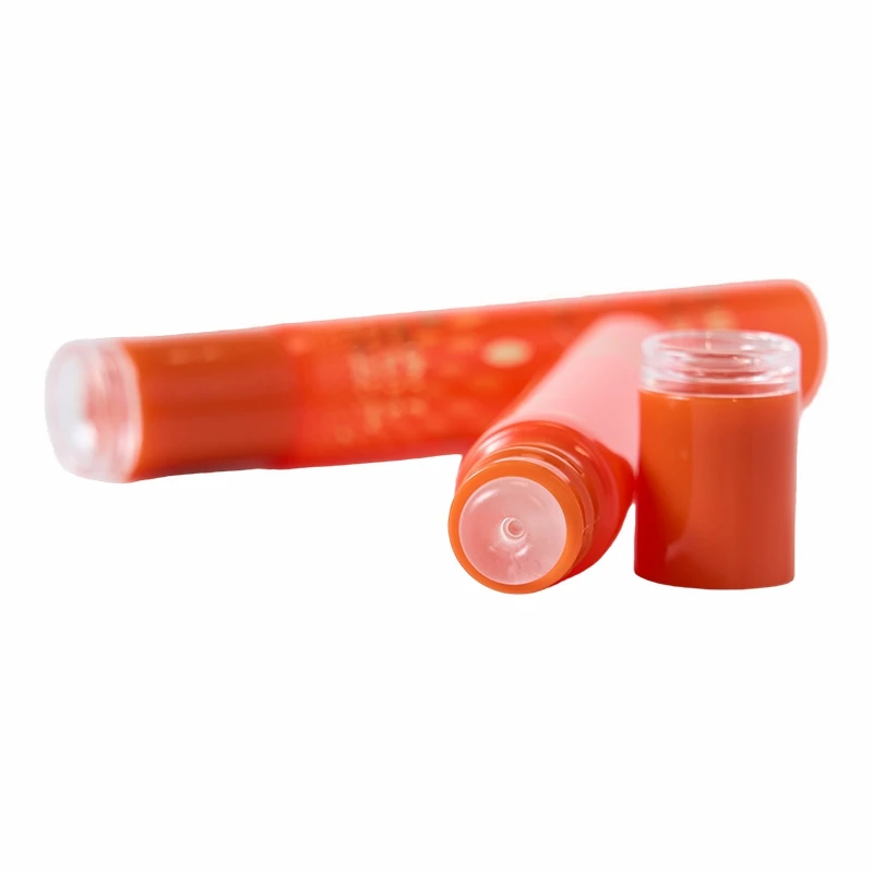 Envases vacíos de bálsamo labial
